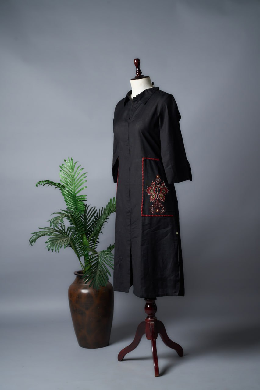 Black Cotton Linen Long Coat – Side Pocket Embroidery – 3/4 Sleeve