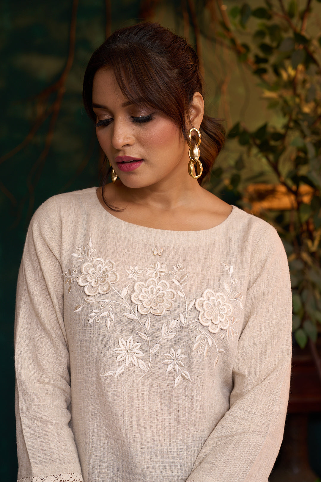 Natural Khadi Short Kurta – 3D Flower Embroidery – 3/4 Sleeves