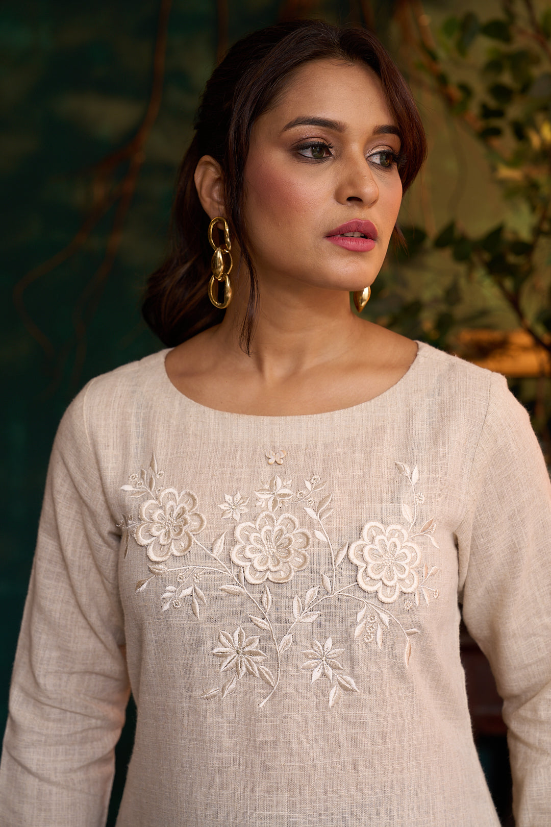 Natural Khadi Short Kurta – 3D Flower Embroidery – 3/4 Sleeves
